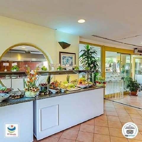 AQI Pegasos Club, Breakfast area