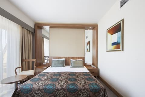 AQI Pegasos World, Room