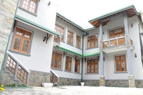 Heaven Seven Nuwara Eliya, Front of property