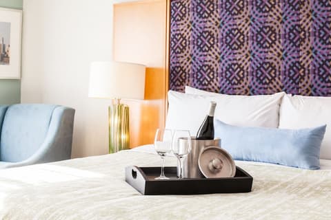 Best Western Premier Toronto Airport Carlingview Hotel, Room