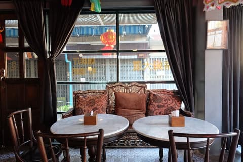 Tim Mansion, Lobby sitting area