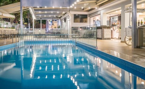 Denise Beach Hotel, Outdoor pool