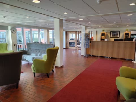 Hotel Mikligardur, Reception