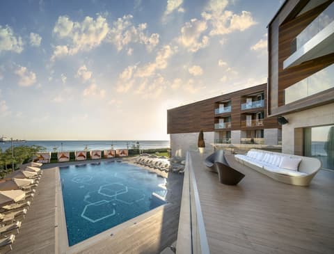 Crowne Plaza Istanbul Florya by IHG, Pool