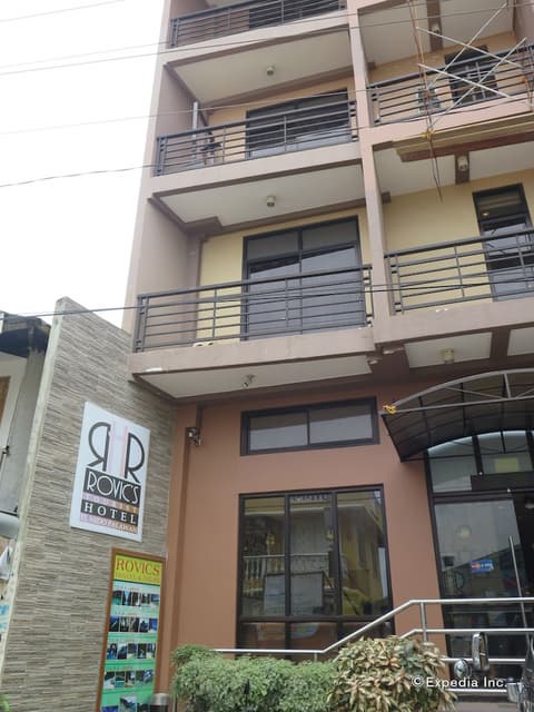 Rovic's Tourist Hotel, Front of property