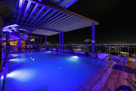 Olive Downtown Kochi, Rooftop pool