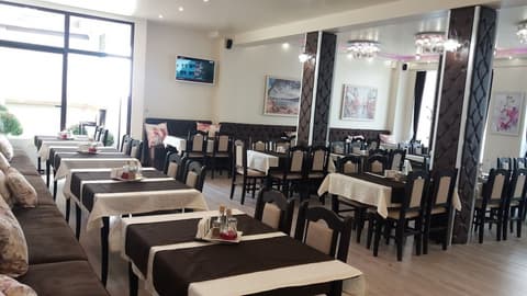 Aris Hotel Sofia, Restaurant