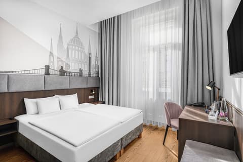 12 Revay Hotel, Room