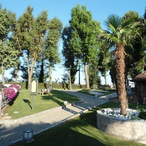 Hotel Novarello, Courtyard