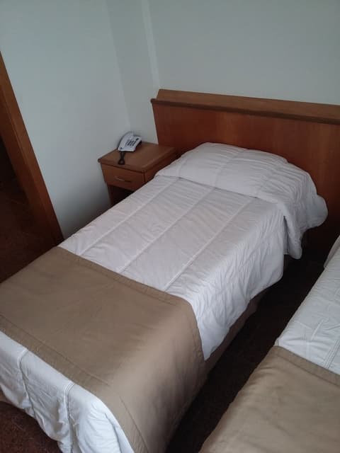 Saionara Hotel, Room