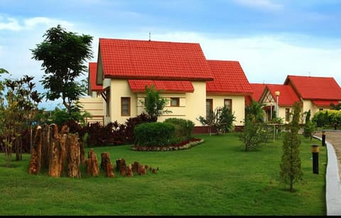 The Hotel Myat Taw Win, Property grounds