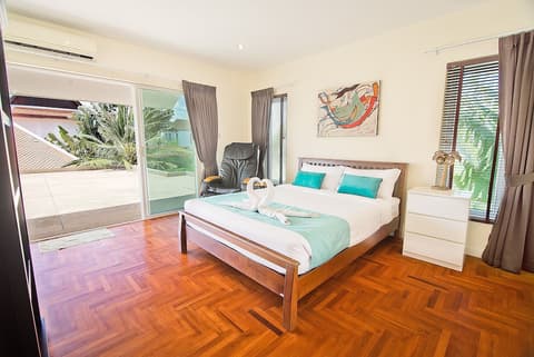 Tropicana Pool Villa, Room