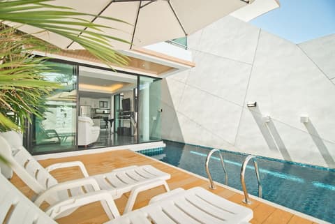 Tropicana Pool Villa, Room