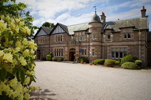 Ramnee Hotel, Front of property