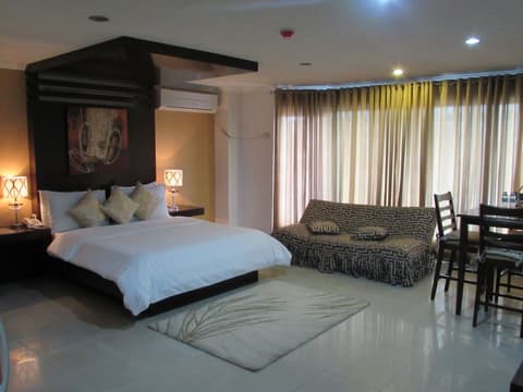 Oyster Plaza Hotel, Room
