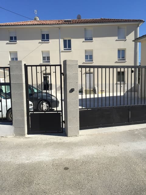 Le Logis Dauphinois, Front of property