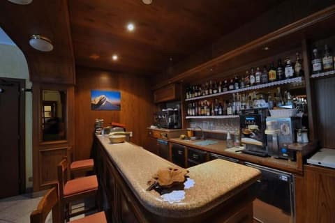 Hotel Beau Sejour, Bar (on property)