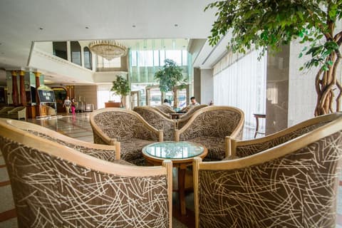 Royal Benja Hotel, Lobby sitting area
