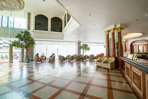 Royal Benja Hotel, Lobby