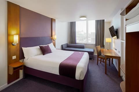 Premier Inn Glasgow East, Room