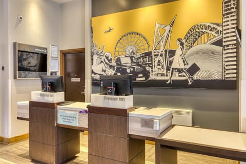 Premier Inn London Southwark Tate Modern, Reception