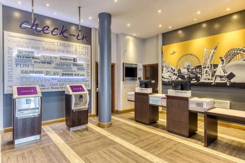 Premier Inn London Southwark Tate Modern, Reception