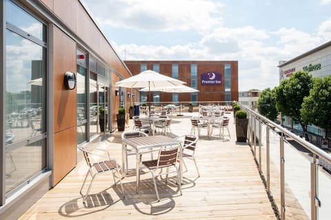 Premier Inn London Wandsworth, Exterior