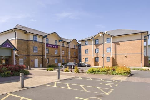 Premier Inn Wolverhampton North, Exterior