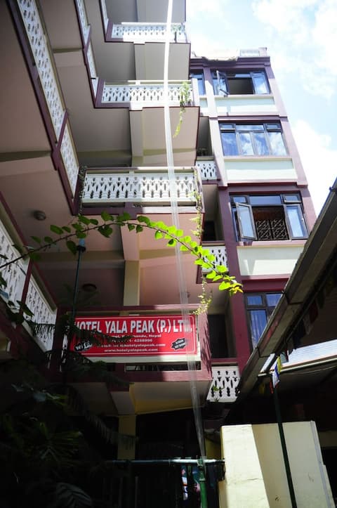 Hotel Yala Peak, Property entrance