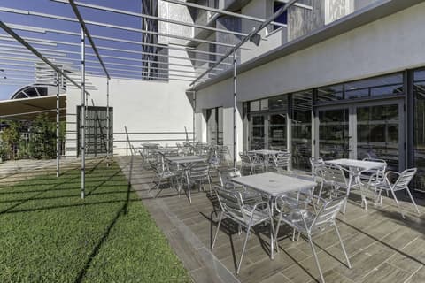 B&B HOTEL Marseille Vélodrome Prado, Terrace/patio
