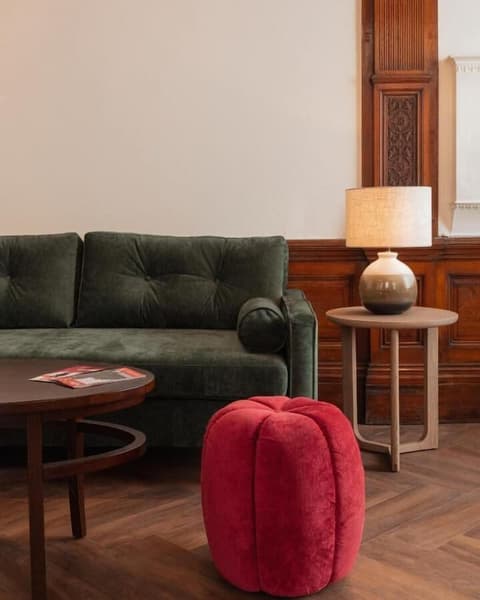 Tune Hotel Liverpool, Lobby sitting area