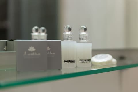 Hotel Bella Napoli, Bathroom