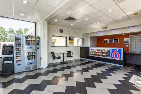 Motel 6 Elizabeth, NJ - Newark Liberty Intl Airport, Lobby