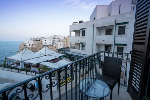 Covo dei Saraceni, Balcony