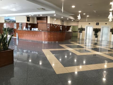 Edra Palace, Reception