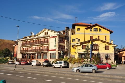 Hostal Europa, Front of property