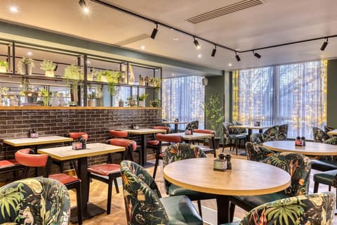 Premier Inn Glasgow Stepps - M80 J3, Restaurant