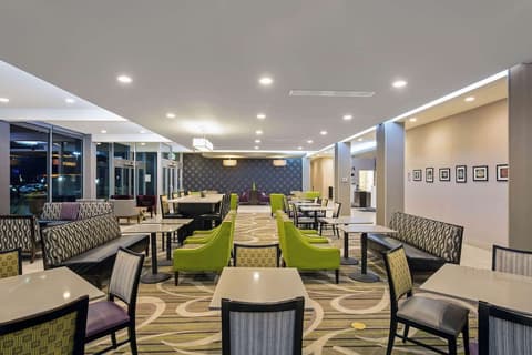La Quinta Inn & Suites by Wyndham Cedar City, Lobby