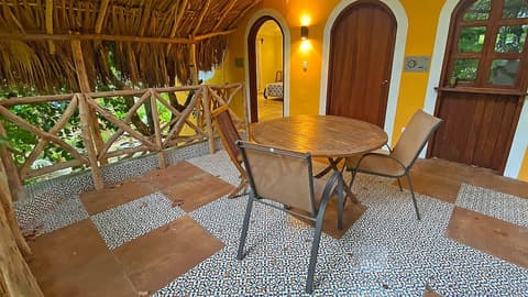 Macan Ché, Terrace/patio