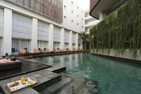 Bali Paragon Resort Hotel, Pool