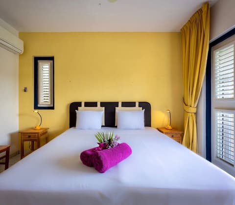 Coral Estate Rentals, Room