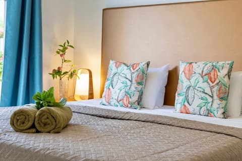 Coral Estate Rentals, Room