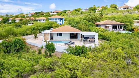 Coral Estate Rentals, Terrace/patio