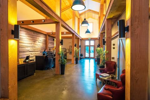 Rush Creek Lodge and Spa at Yosemite, Interior entrance