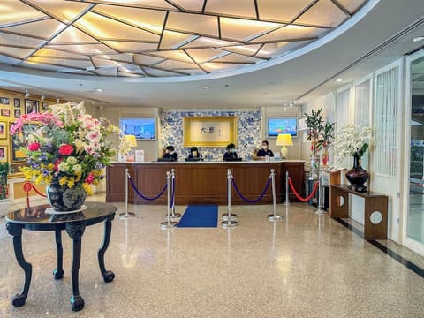 Grand China Bangkok, Reception