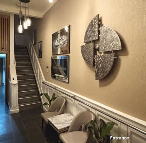 Hendham House Hotel, Interior entrance