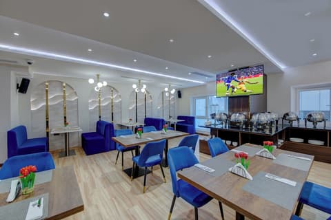 Vendome Plaza Hotel, Restaurant