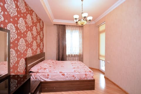 North Ave. Apartments by Luxe Group HH55, Room