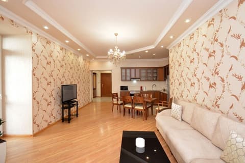 North Ave. Apartments by Luxe Group HH55, Living area