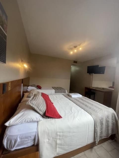 Hotel Camino Real, Room